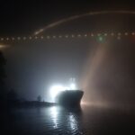 Fartyg på grund under Svinesundsbron.