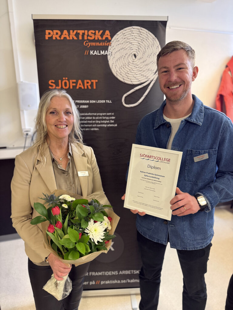 Åse Porsefjord, rektor och Max Lindström, yrkeslärare på sjöfartsprogrammet, var glada och stolta över certifieringen. 
Sjöfartscollege Praktiska gymnasiet i Kalmar